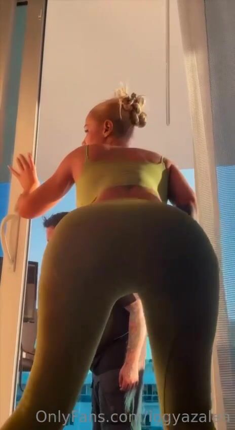 Izzy Agalea Latina Balcony Twerk