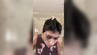 Mia Khalifa Live Titty Tease Hangout Onlyfans Leak