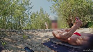 GentlyPerv - I show my hard cock to a girl on the beach... she comes and jerks me off