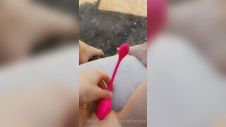xmimirose plays with pink vibrator