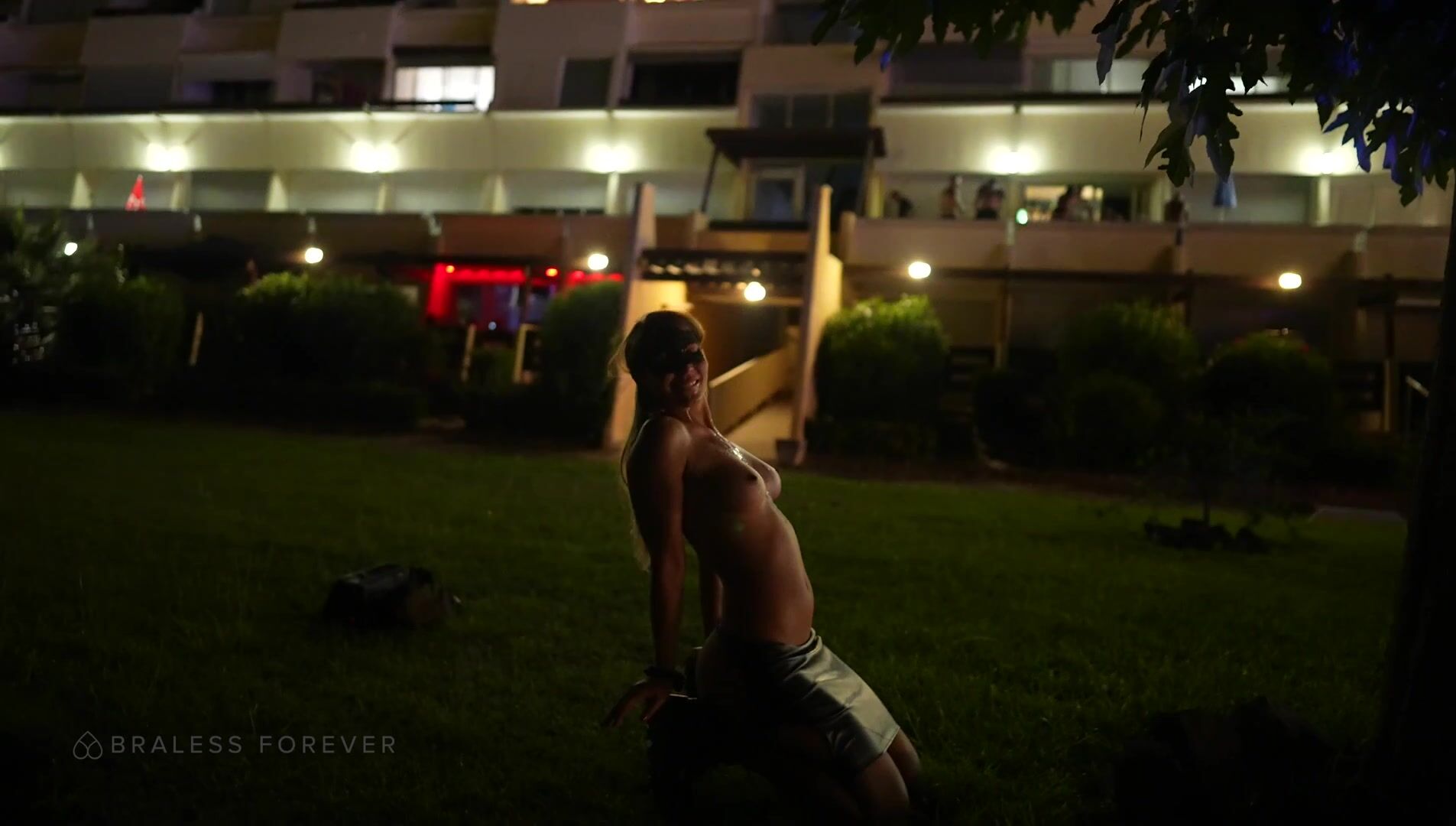 Bralessforever Public BJ/Cum walk