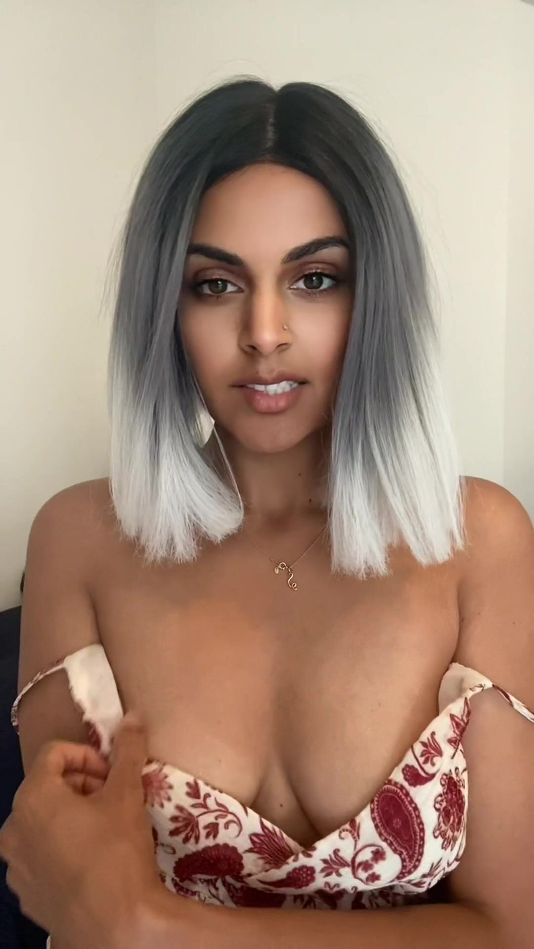 naughtynina001 shows her nips