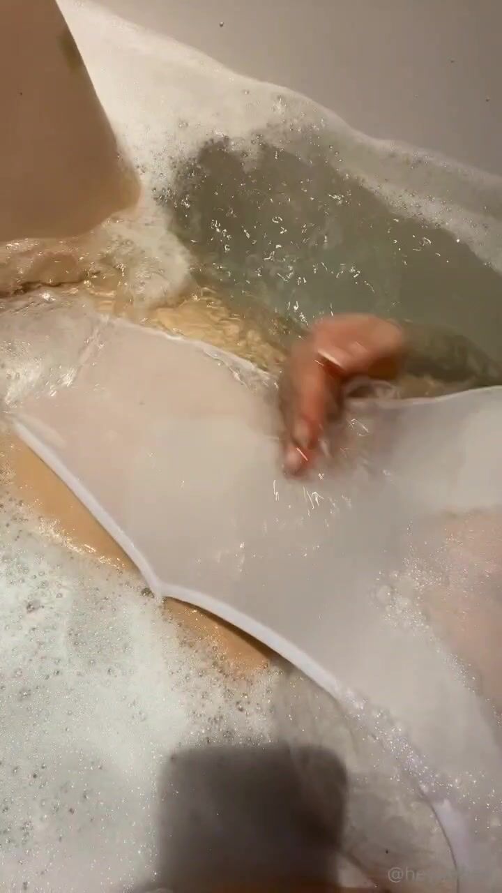 Heyimbee OF bath
