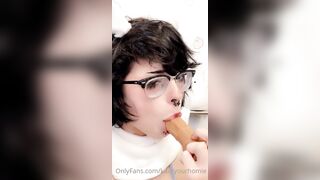 Kaiisyourhomie dildo blowjob 2
