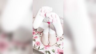 Lealolly open her legs for you