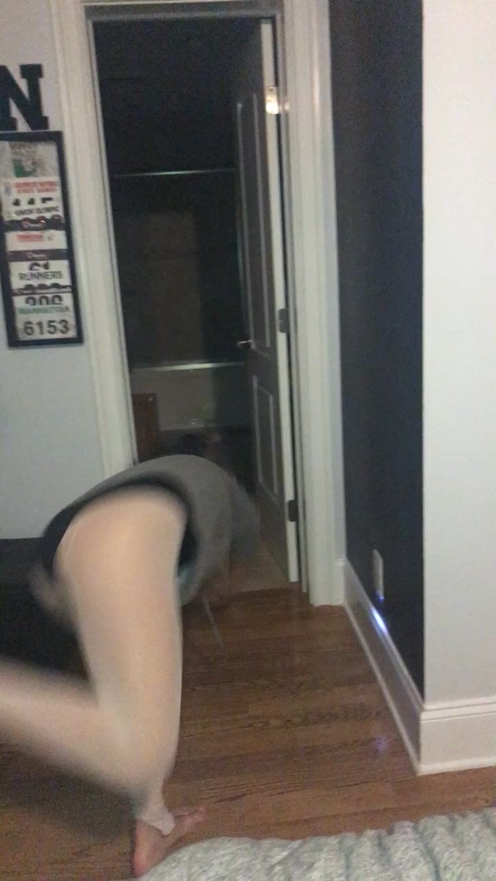 Charli damelio wall twerk
