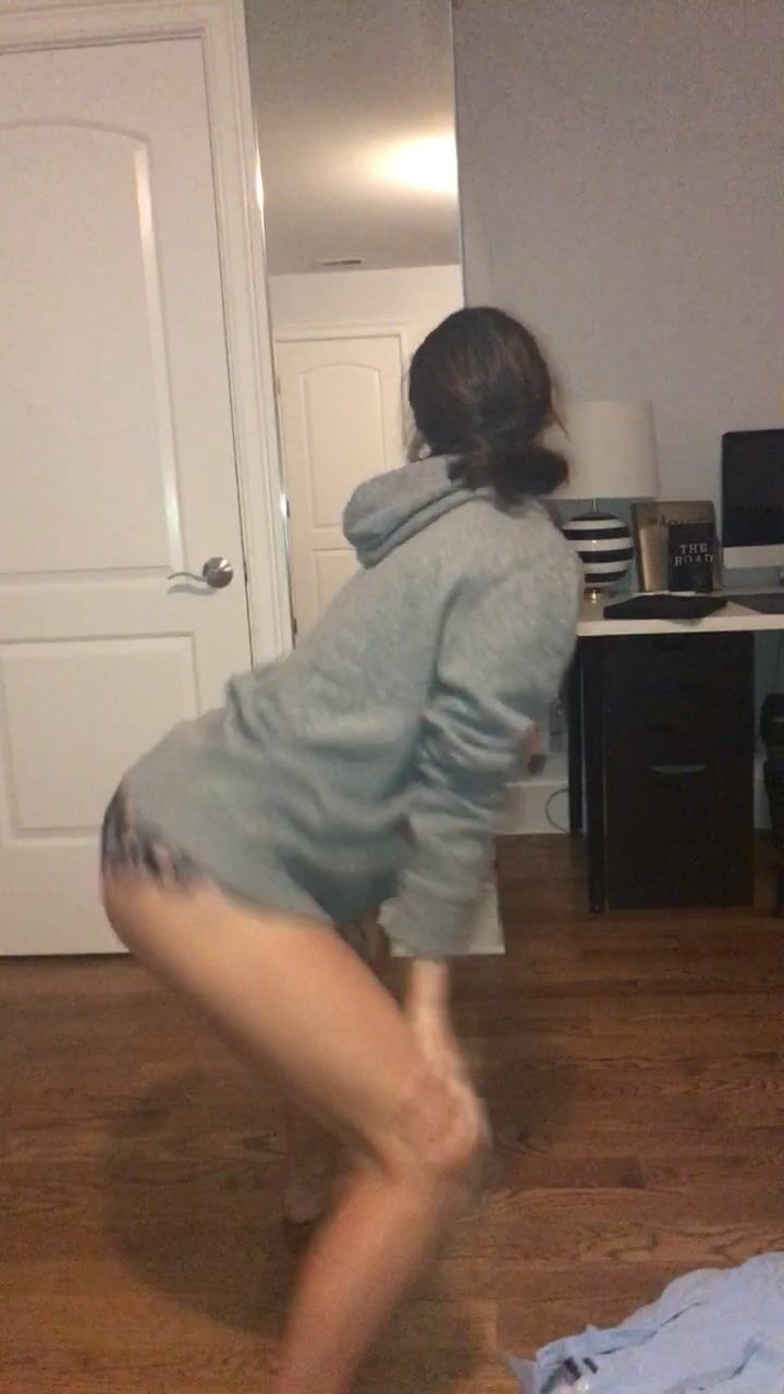 Charlie damelio twerk