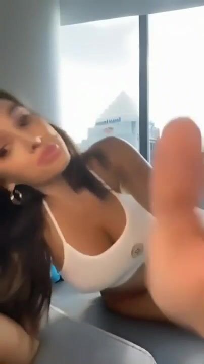 Lyna Perez Shakes Her Ass For The Camera