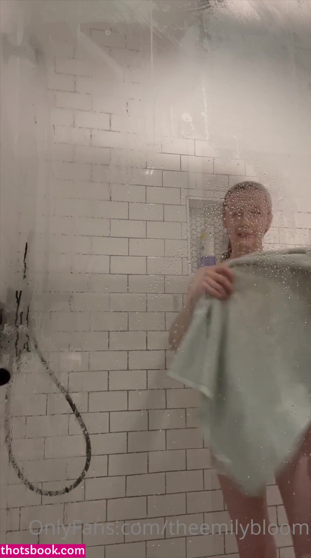 Emily Bloom - OnlyFans Showering