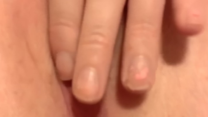 Daisea opens her juicy pussy close up