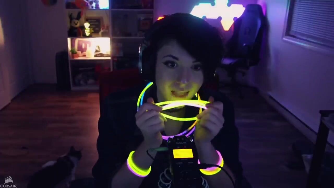 Lilly Vinnily - Crunchy Glow Sticks
