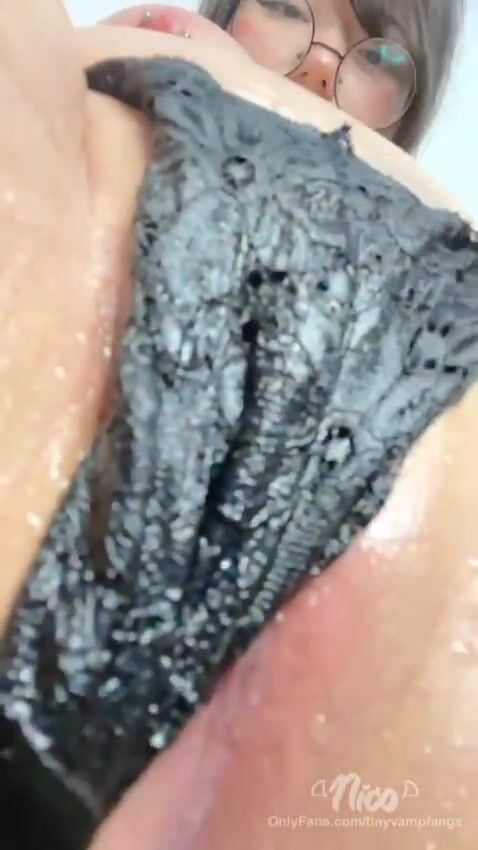 Tinyvampfangs masturbating