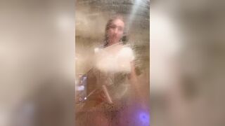 NNEVELPAPPERMANN shower tease