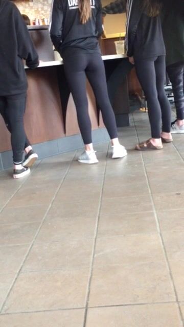BOOTY CANDID