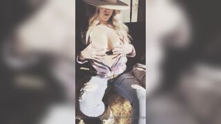 emma claire / midwestemma squirt in the barn