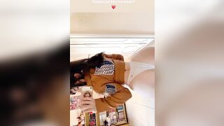 Fe galvao exibindo seu rabo