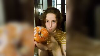 ♥ Brujita Roja pete con dona y leche