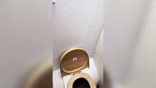 ika dauria pissing in flight onlyfans