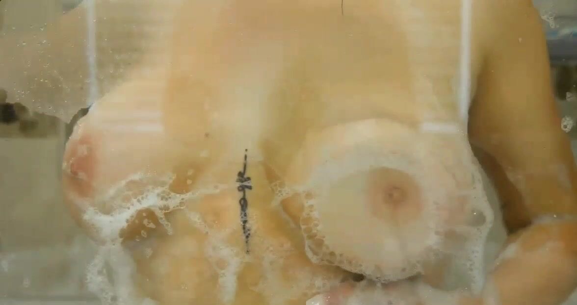 Alyx Star BAG soapy boobs in shower