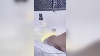 mady gio bathtub