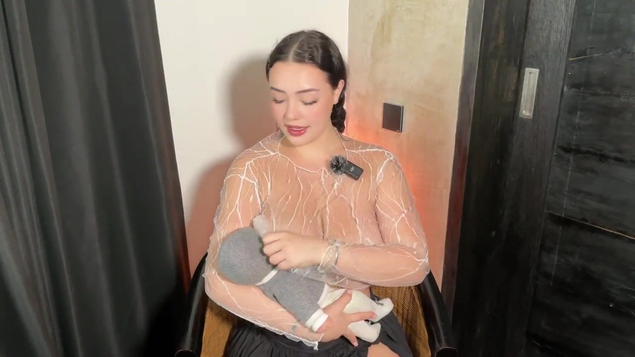 Coco Rains captivating performance mesmerizing her audience