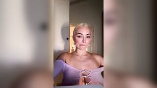 Lindsey Pelas new Livestream