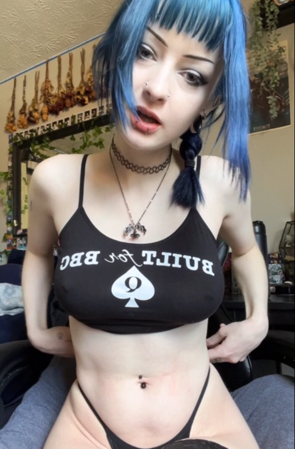 Blue Shows her new outfit