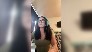 espressodoodie flashing her tits and spreading her ass live on twitch
