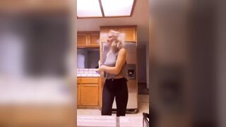 girl twerking