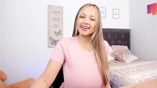 Abby_Rosse oils herself up