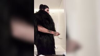 Mia Khalifa fur coat striptease