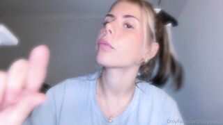 naiadeityy - ASMR Sucking and licking finger