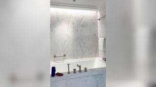 Mia Khalifa Summer move on