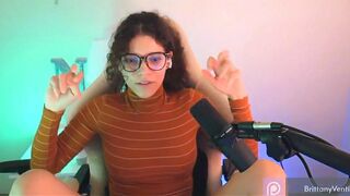 Brittany Venti spreads legs on youtube live stream