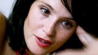 Adèle Exarchopoulos And Gemma Arterton Lesbian Scene