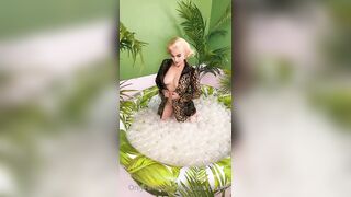 Stefania Ferrario ball pool