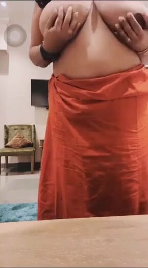 Realnashaa flashing boobs