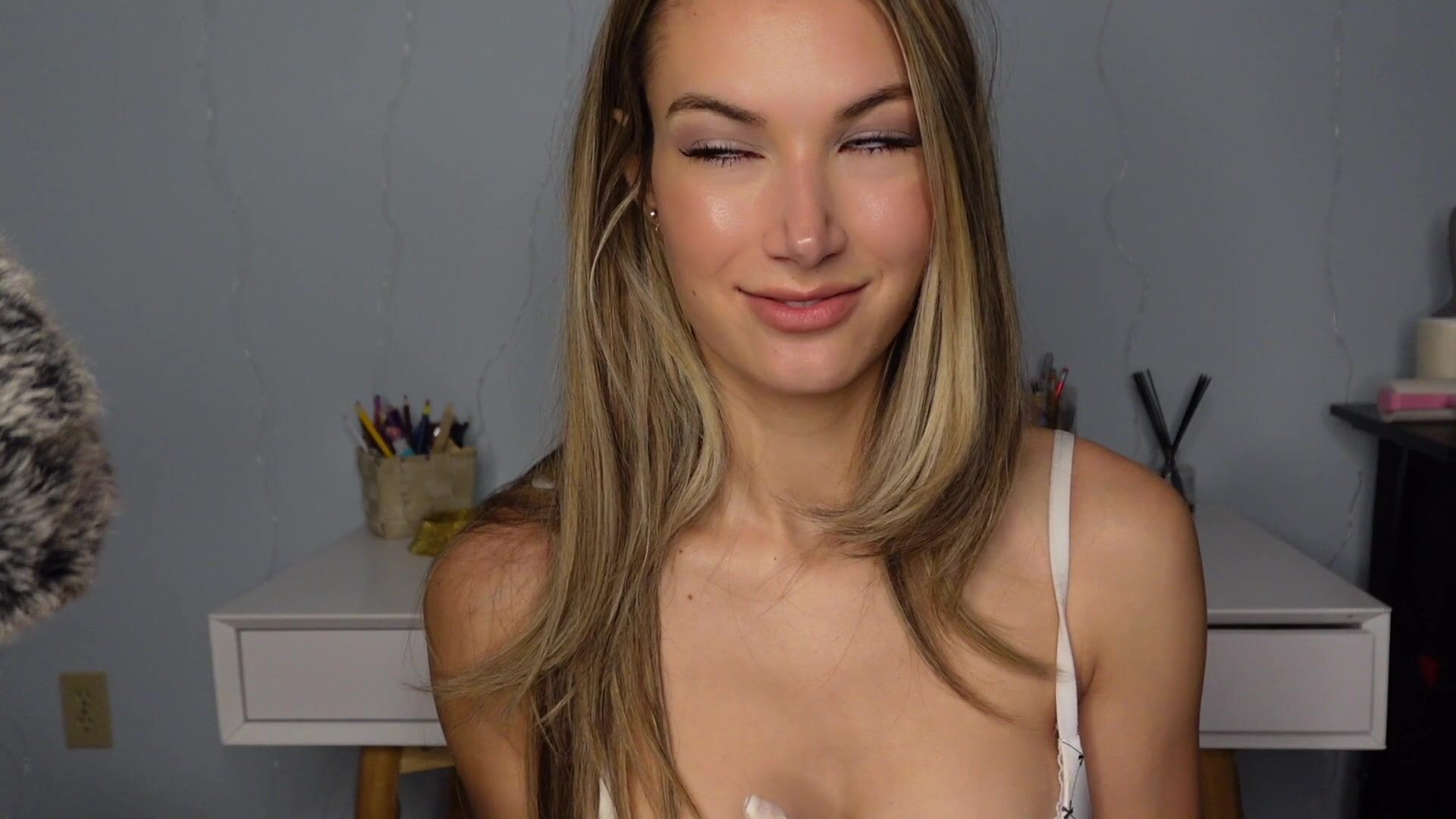 Sabrina Vaz ASMR