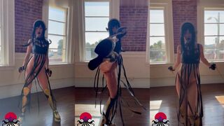 Grace Charis Bares Her Pussy In Her Cosplay