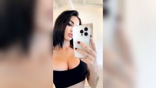 Summer Soderstrom tits out in black top