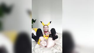 Cass S​​​​​tarling Pikachu cosplay