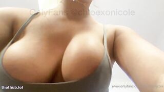 Chloexonicole Boobplay