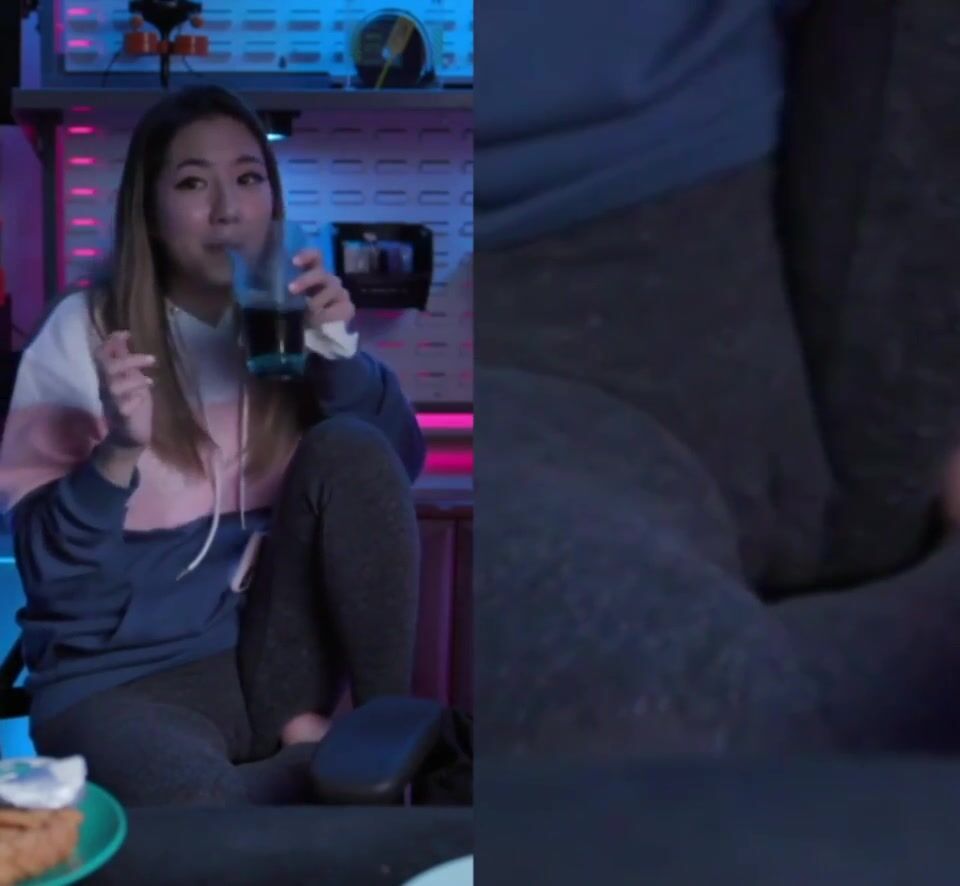 Fuslie Cameltoe 2