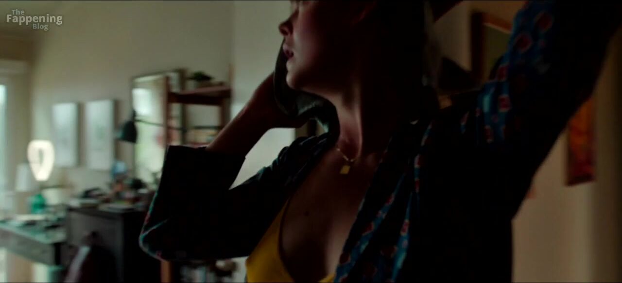 elle fanning nude