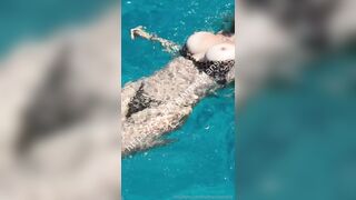 Katharina Amalia & Alexisshv naked in pool