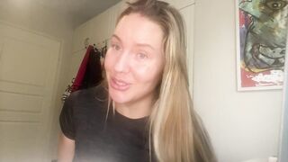 alexabladdie flashes her tits and ass live on twitch