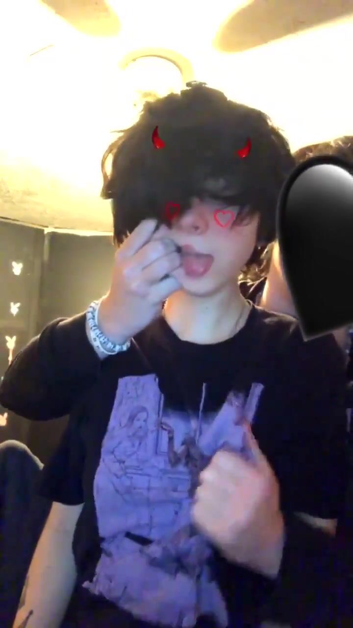 Liddolpet's self-pleasureher intimate explorationthe warmth of her touch