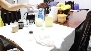 Loira Praiana acordando de camisola