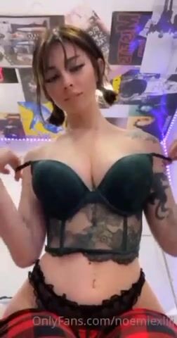 Noemi Lili pulls her thong