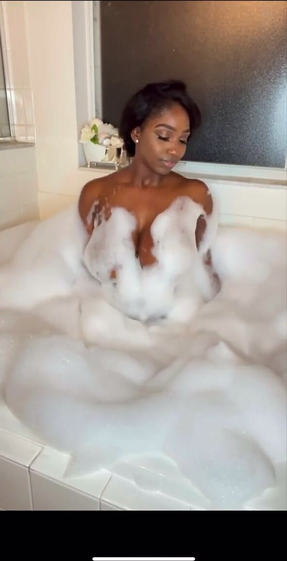 Ellie the empress bath
